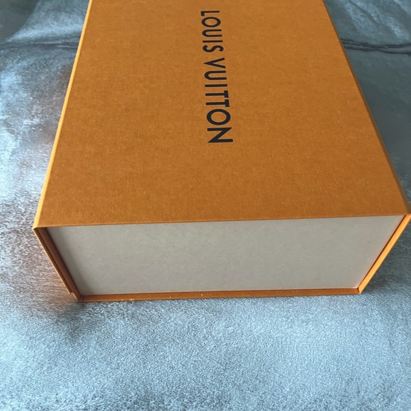 Louis Vuitton Large Gift Box with Magnetic Close & Empty Gift Bag. Exc cond. - Picture 5 of 10